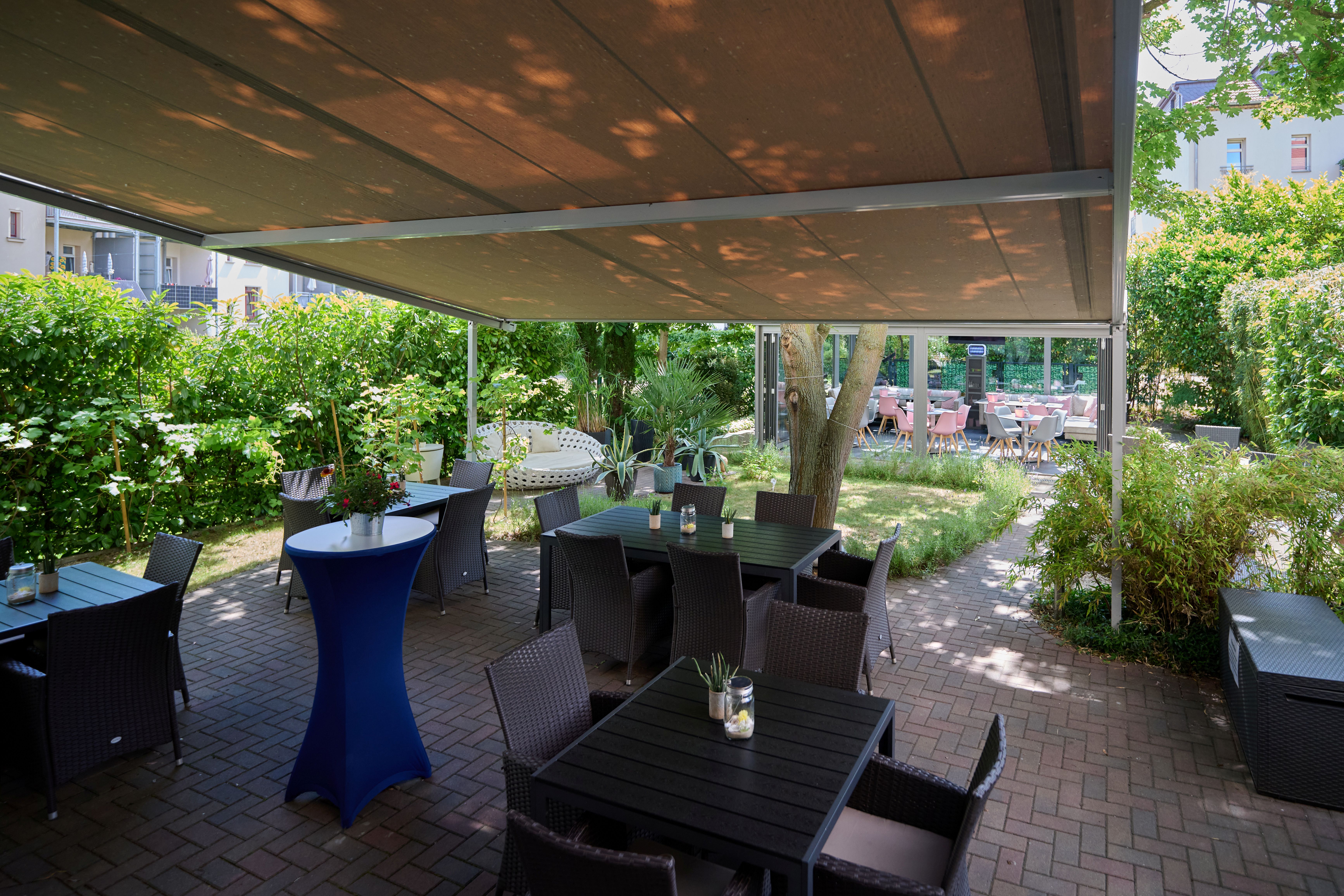 Blick ins Garten und Auenwald Hotel Aussenansicht