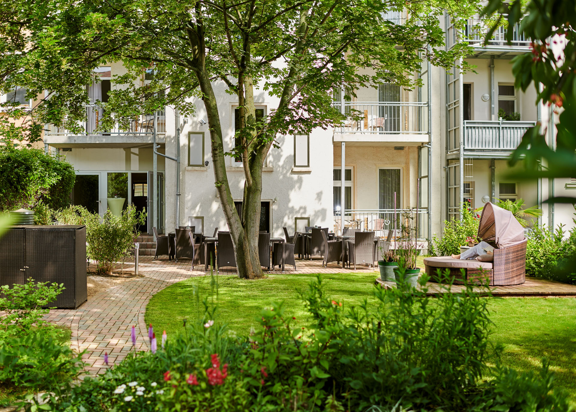Blick ins Garten und Auenwald Hotel Aussenansicht